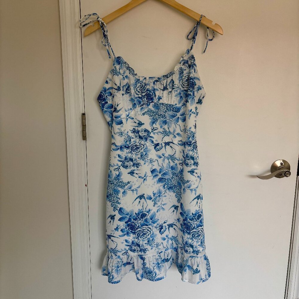 Rihoas Size M Blue and White Floral Dress